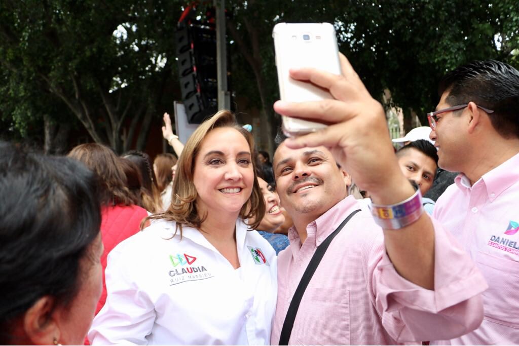 ruizmassieu's tweet photo. Agradezco el gran recibimiento de la militancia y las estructuras priistas de Michoacán. El partido se debe a ustedes, la dirigencia nos debemos a ustedes. ¡Y el 1 de julio, la victoria del @PRI_Nacional y de @JoseAMeadeK, sólo se logrará gracias a ustedes! #DemosElGranPaso https://t.co/f3s9f5yS9Y
