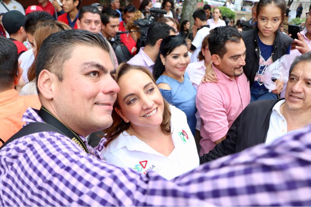 ruizmassieu's tweet photo. Agradezco el gran recibimiento de la militancia y las estructuras priistas de Michoacán. El partido se debe a ustedes, la dirigencia nos debemos a ustedes. ¡Y el 1 de julio, la victoria del @PRI_Nacional y de @JoseAMeadeK, sólo se logrará gracias a ustedes! #DemosElGranPaso https://t.co/f3s9f5yS9Y