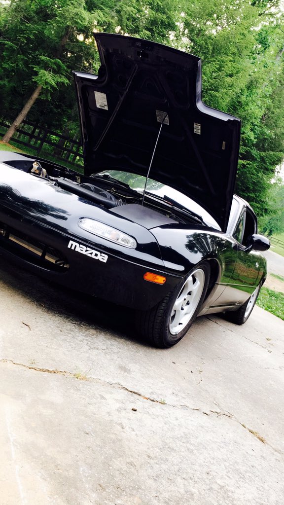 harleythegreatt's tweet photo. Okay guys, I know I tweet about our car a lot but I'm just really proud of all the progress and how close this car has made us. π€€π€ #Mazda #Miata #couplesproject #happygirlfriend https://t.co/3utGNyDcAR