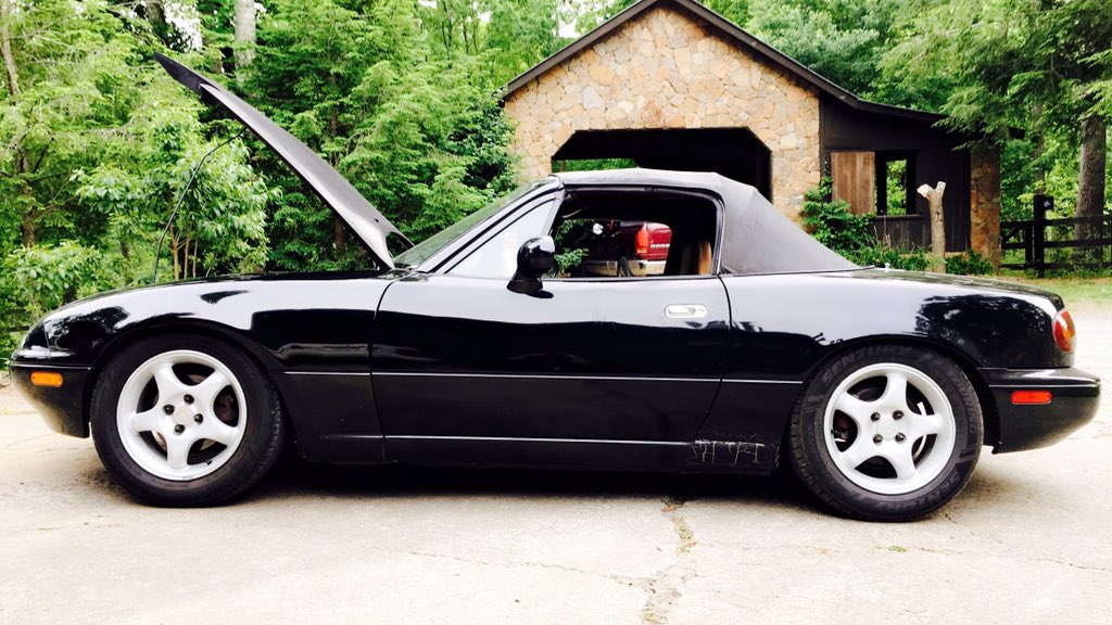 harleythegreatt's tweet photo. Okay guys, I know I tweet about our car a lot but I'm just really proud of all the progress and how close this car has made us. π€€π€ #Mazda #Miata #couplesproject #happygirlfriend https://t.co/3utGNyDcAR