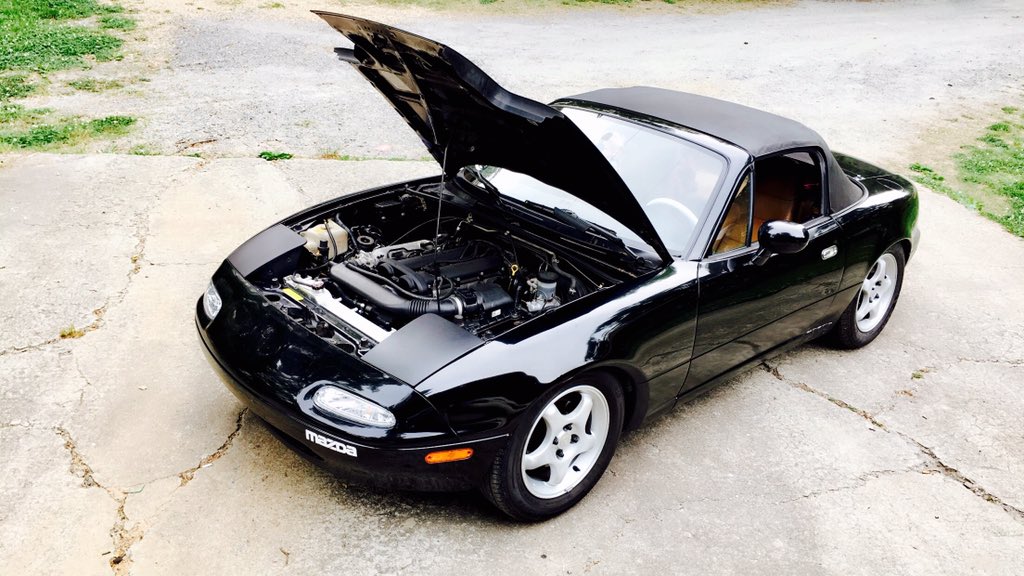 harleythegreatt's tweet photo. Okay guys, I know I tweet about our car a lot but I'm just really proud of all the progress and how close this car has made us. π€€π€ #Mazda #Miata #couplesproject #happygirlfriend https://t.co/3utGNyDcAR