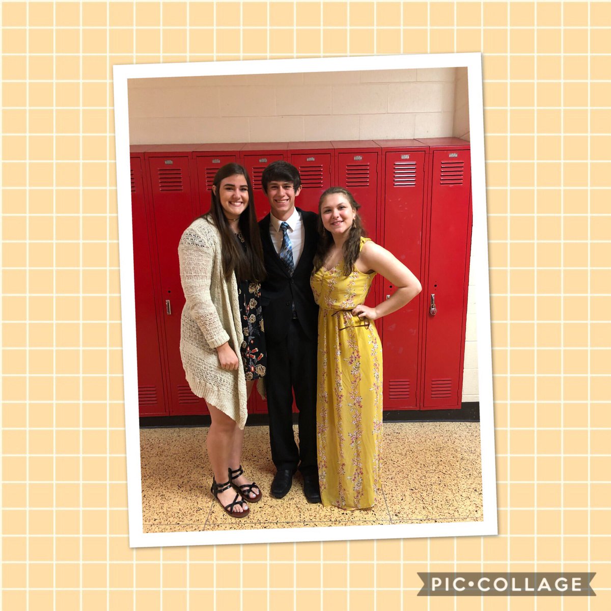 MrsLAnthony's tweet photo. 1st hour presenters know how to shine! #seniorexit @SwartzCreekHS @swartz_creek https://t.co/1PAg3RMIu2