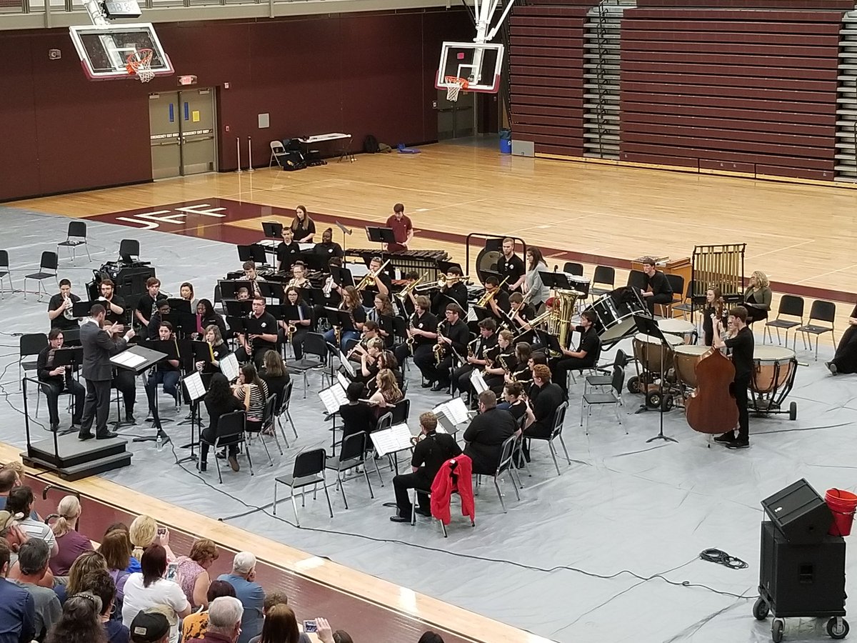 Forever_DrDill's tweet image. PBHS Bands doing an amazing job tonight! #pbstrong #pbproud