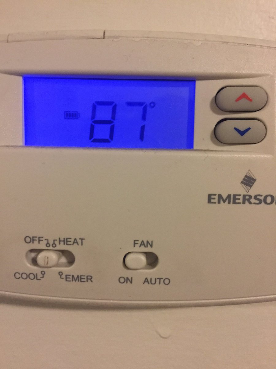 RichHomieMax's tweet photo. Dear @HoosierCourtApt,
Please fix our AC. We asked you on Saturday and you said it would be fixed first thing Monday. Today you said it wouldn't be fixed until Friday. On Saturday, it was 84 and was 87 today. https://t.co/2k1DT7cgfN