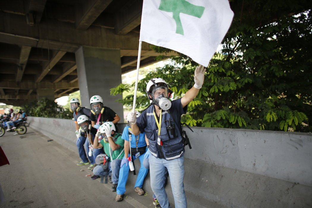 jesusmedinae's tweet photo. ¡Atención! Esto no es un juego ni un simulacro. Comiencen a organizarse y a prepararse la lucha es en las calles. Necesitamos de todos para recobrar la libertad de Venezuela. https://t.co/6R5bnSg92k