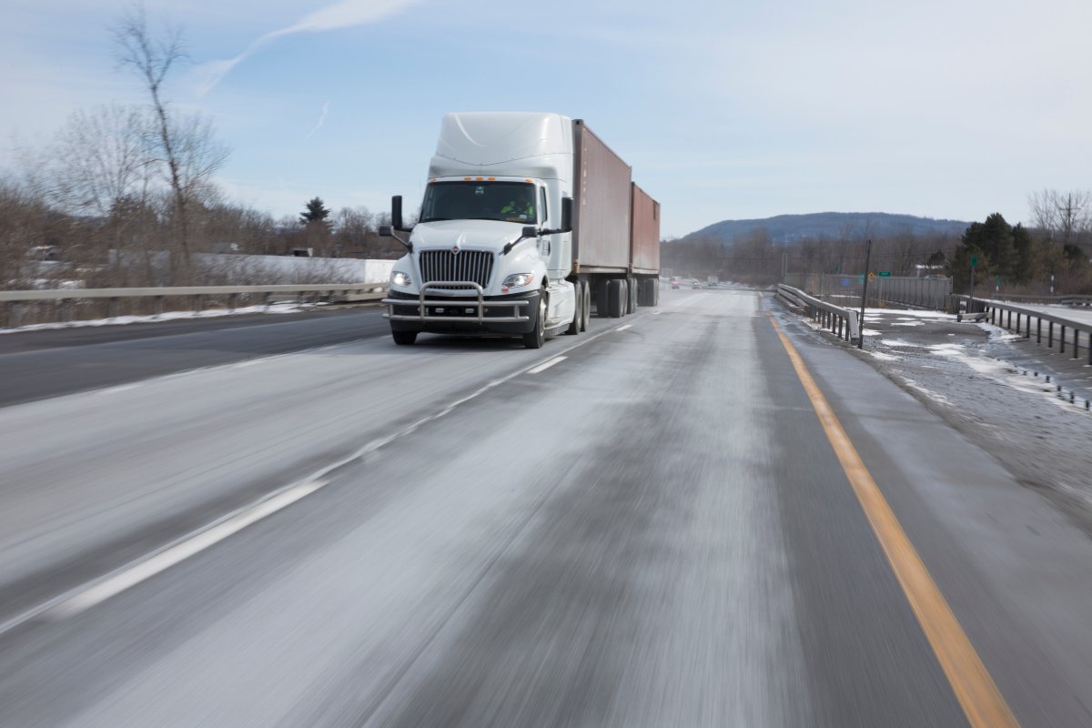 IntnlTrucks's tweet photo. ERL Trucking speaks to the heavy haul capacity of the LT Series outfitted with the A26 Engine from International Trucks. https://t.co/ItTk9zXJor #HeavyHaul #A26Engine #LTSeries #InternationalTruck https://t.co/SxyM70pCTk