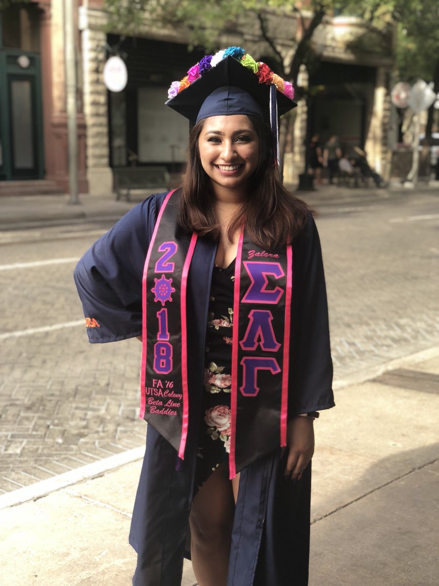 Marissa_Zaine's tweet image. In case you missed it, ya girl graduated!🎓 #GammasGraduate #UTSA18