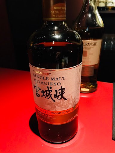 crassone's tweet photo. 最後にオシャンなBar🍷へ・・・♪
隠れ家のようで素敵でした~٩(๑´0`๑)۶
同級生3人でワイワイ行ってきました♪w
マスターの雰囲気がとっても素敵で・・・一人でもフラッと行きたくなった!
宮城峡、1杯3000円のウィスキーなんだってΣ(゚Д゚)ヒィィィィィ
#宮城峡
#OLDCASK
https://t.co/grPuD1mrig https://t.co/mdx8p4BWFi