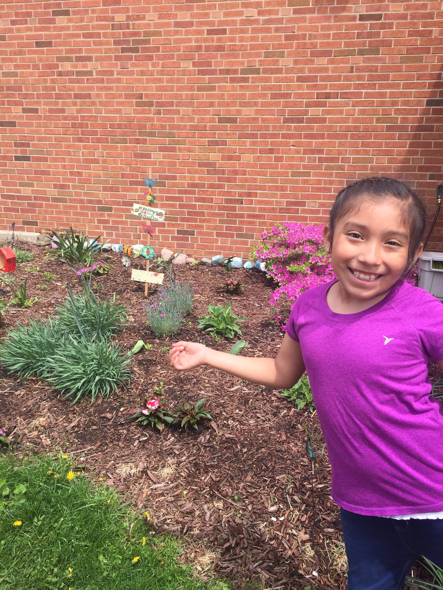 kinderbilingue's tweet photo. We ❤️ all of the beautiful flowers and decorations around our school!  Thank you @madisongarden44 for everything that you do 😁! #weare44 #madison44 https://t.co/do7zoYfZGp