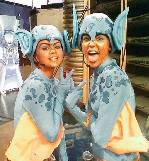 PopCrave's tweet photo. Bless your timeline with this rare photo of Selena Gomez and Miley Cyrus on the set of Hannah Montana. ✨ https://t.co/Oap1DTBZwM