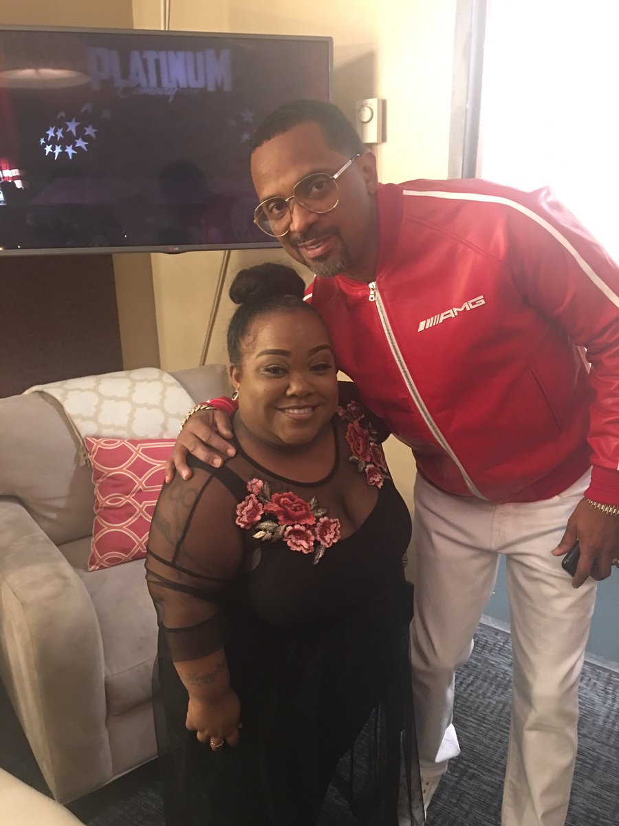 MsMinnieLWA's tweet image. Platinum comedy tour! Got to meet Mike Epps Lol when I tell you hilarious #teamminnie #cryinglaughing #ATLNights @TheRealMikeEpps