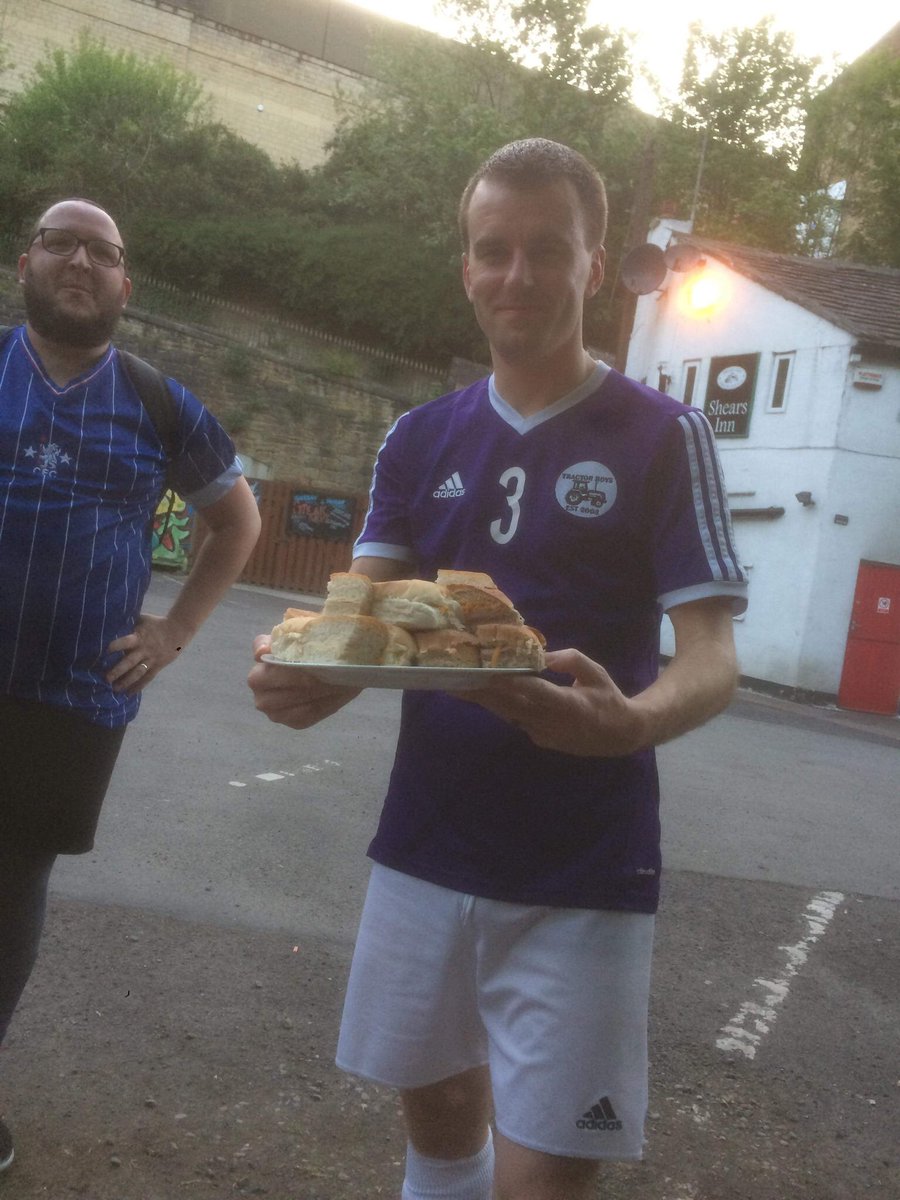 TractorBoysFC's tweet photo. #PhotoExclusive
@joedodds86 helping himself to goals last night....
#DoubleHatrickSandwich
#GreedyGet https://t.co/cyK2WL7f0X