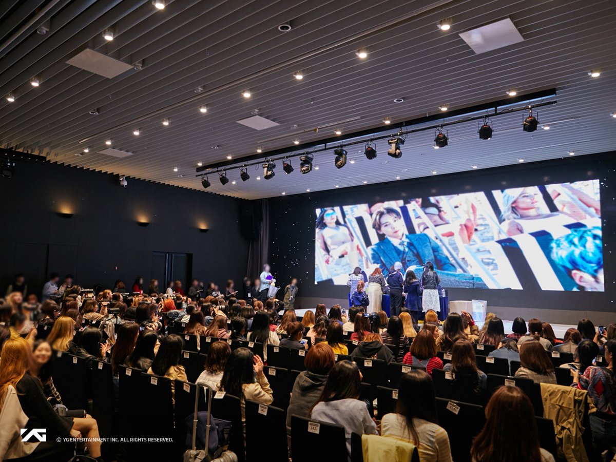 ygent_official's tweet photo. #WINNER '#EVERYD4Y' FAN-SIGNING EVENT in HANAM &amp; YEOUIDO

More photos ⬇️
https://t.co/RVCW4EzdeO

#위너 #팬사인회
#WINNER_EVERYD4Y #YG https://t.co/xds6NDHzWf