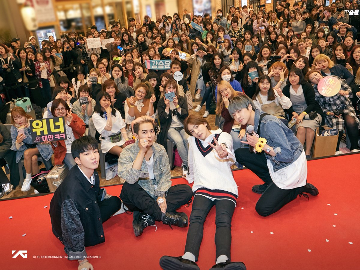 ygent_official's tweet photo. #WINNER '#EVERYD4Y' FAN-SIGNING EVENT in HANAM &amp; YEOUIDO

More photos ⬇️
https://t.co/RVCW4EzdeO

#위너 #팬사인회
#WINNER_EVERYD4Y #YG https://t.co/xds6NDHzWf