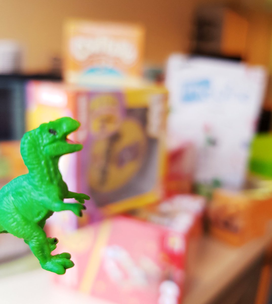 EduGameJamIDF's tweet photo. Il semblerait que les prix soient arrivés pour l'#edugamejamidf ! Mais qu'est-ce ? Suspens... On dirait qu'@Asmodee_fr a quelque chose à avoir là dedans... 🃏🎲🤩🎁 https://t.co/Nm4yRYfeEd