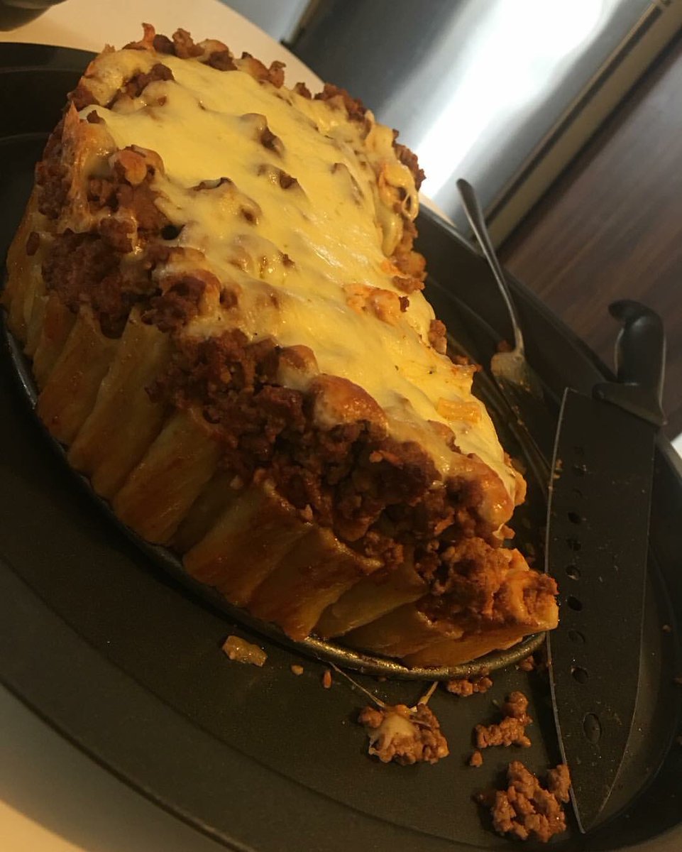 amykvdr's tweet photo. @GordonRamsay - what do you think of the rigatoni pies I made? The whole one was for my family, the one already cut was for my boyfriend. He went for more afterwards. 😊 https://t.co/3qE78O7XJF