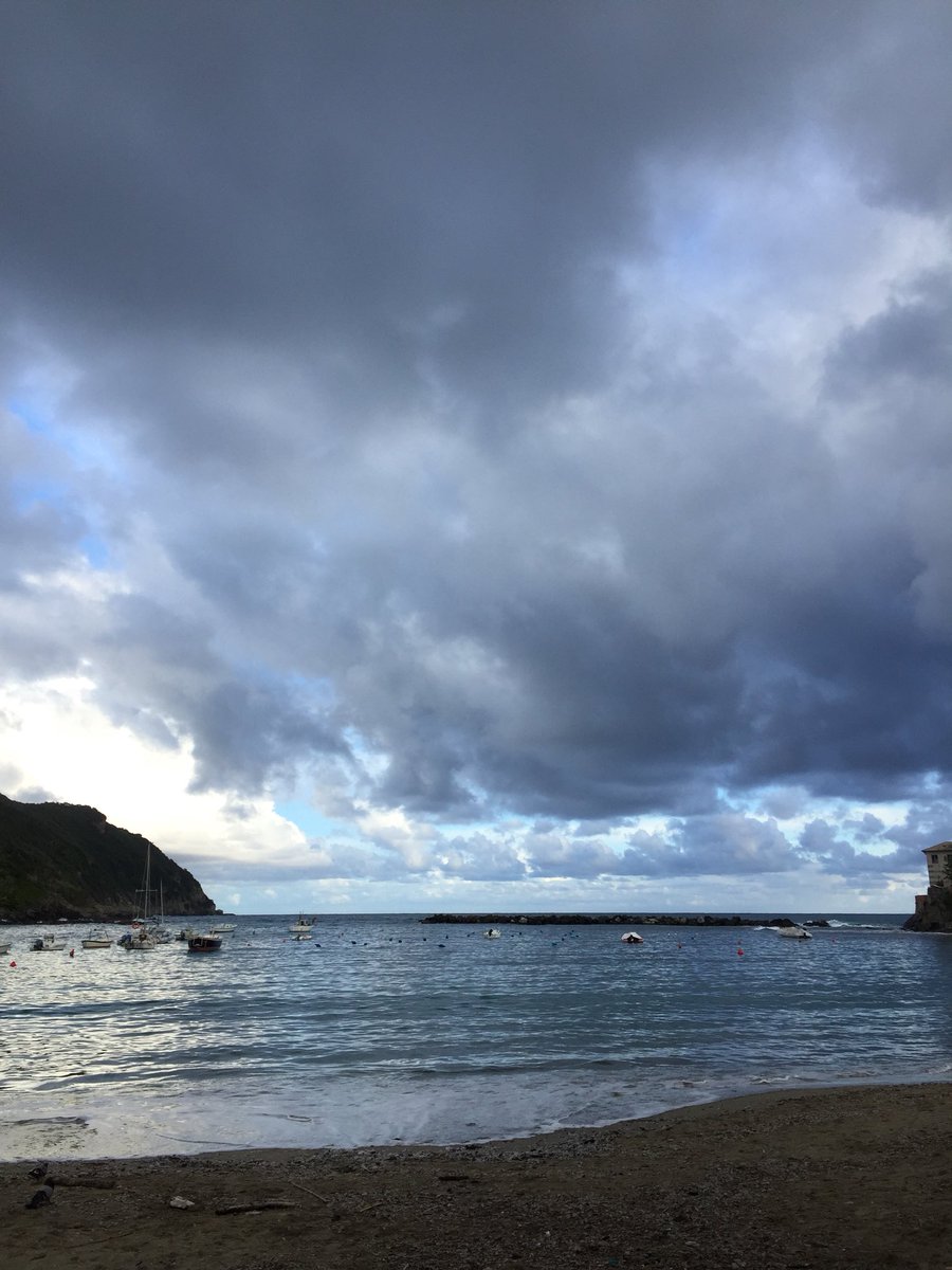 matteomerletto's tweet photo. Sestri Levante ieri sera, Baia del Silenzio #maremosto #wineandsea #beautiful #Liguria https://t.co/umcvylBgAG