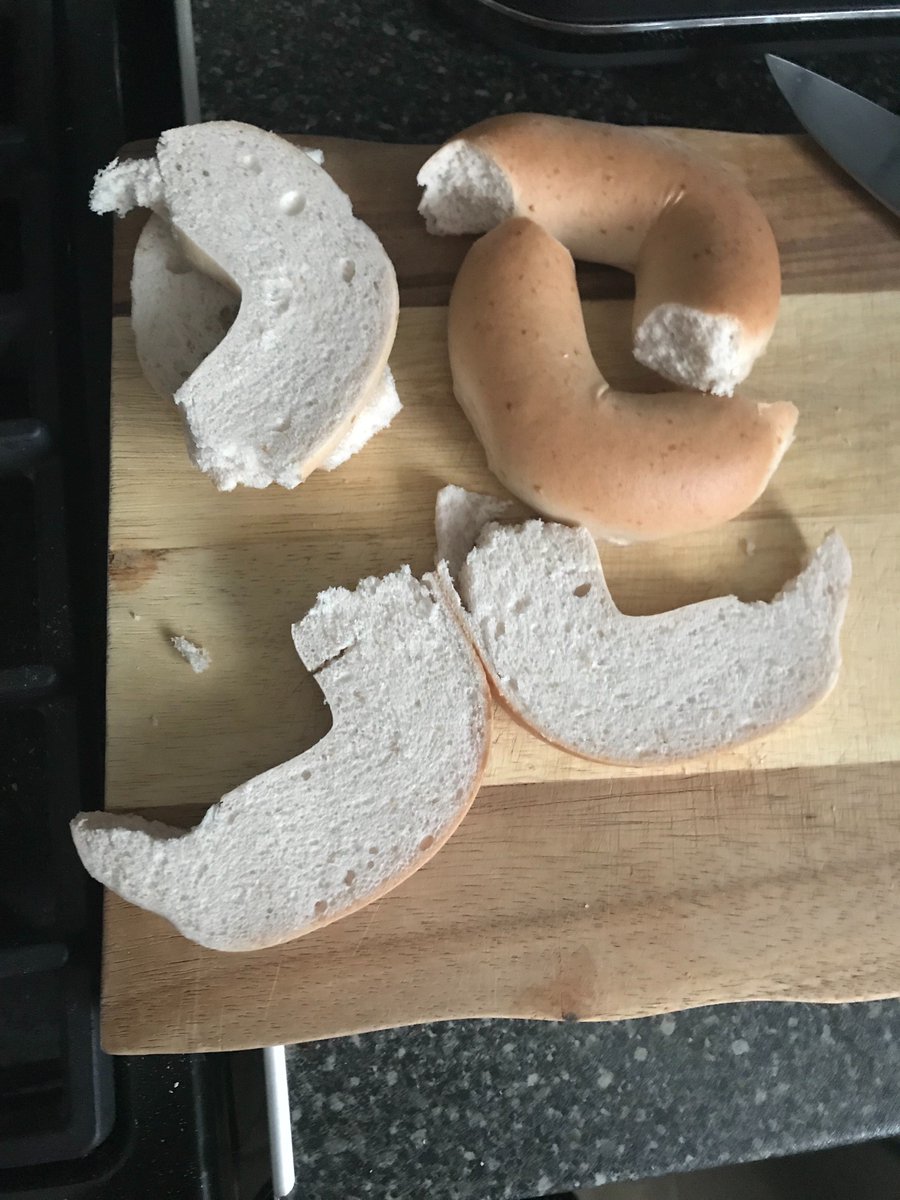 hollydaybs's tweet photo. @geniusfoods very disappointed with my Genius Bagels today cost me £3 from Sainsbury’s and 2 out of the 4 of them are completely broken in half! #gfproblems #geniusbagels https://t.co/QTjeelzZC6