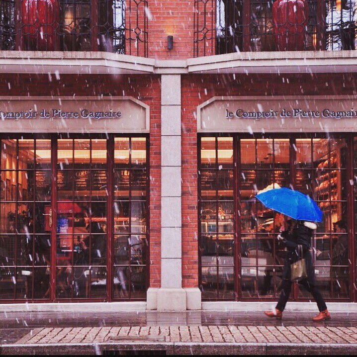 #Shanghai is experiencing highs of 37 degrees over the next few days! #Throwback to last #winter when pretty #snowfall envelop the city. ❄️ 

#throwbacktuesday #tbt #capellashanghai #truecapella #summertime #springisover