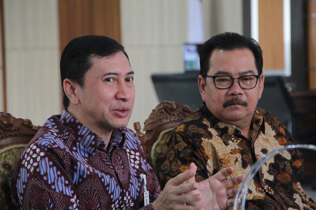 mediacenterBKL's tweet photo. Plt Gubernur Bengkulu Rohidin Mersyah pimpin rapat persiapan Seminar Kawasan Ekonomi Kreatif (KEK) di Jakarta, 14/5.

#bengkulumapan #bengkulumaju #Visit2020 #WonderfulBengkulu https://t.co/zc9ZnUtvfb