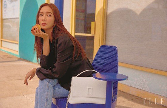 allkpop's tweet photo. Jessica dons chic business casual look in LA for 'Elle'
https://t.co/d1QaVotjLp https://t.co/iLFZEPwbm5