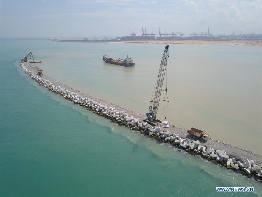 XHNews's tweet photo. Hearts bound together, city built together -- China, Sri Lanka co-develop Colombo Port City #BeltandRoad https://t.co/fVKMDKfJiw https://t.co/Ukhc8rL7bp