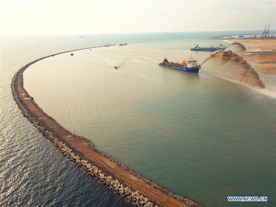 XHNews's tweet photo. Hearts bound together, city built together -- China, Sri Lanka co-develop Colombo Port City #BeltandRoad https://t.co/fVKMDKfJiw https://t.co/Ukhc8rL7bp