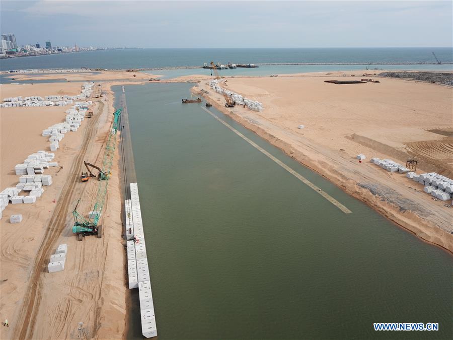 XHNews's tweet photo. Hearts bound together, city built together -- China, Sri Lanka co-develop Colombo Port City #BeltandRoad https://t.co/fVKMDKfJiw https://t.co/Ukhc8rL7bp