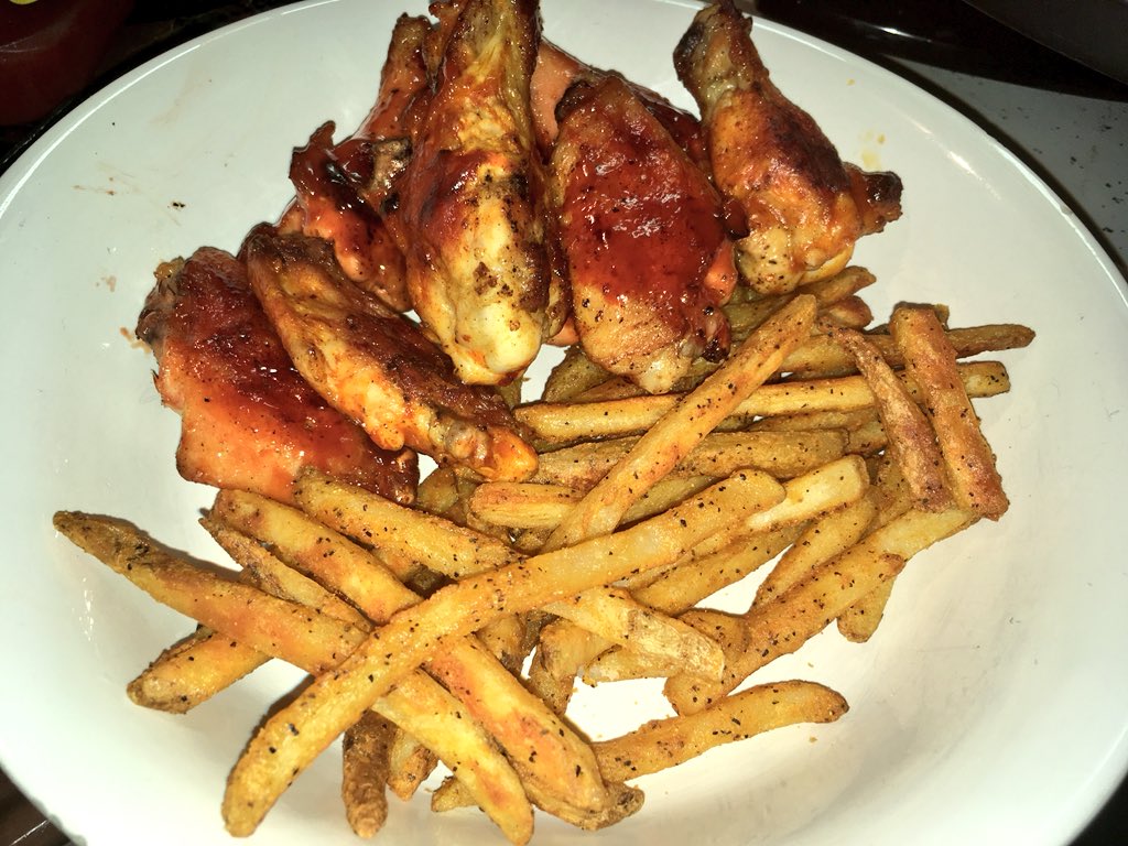RJ409's tweet photo. @No6WithCheese Righteous recommendation with the frozen Checkers fries, guys. $3 at Jewel. Kicked some open on my Pizzazz pizza rotisserie with my grilled wings tonight. #EatItBitchItsAlwaysGood https://t.co/IGqPa3CThb