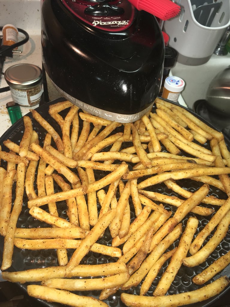 RJ409's tweet photo. @No6WithCheese Righteous recommendation with the frozen Checkers fries, guys. $3 at Jewel. Kicked some open on my Pizzazz pizza rotisserie with my grilled wings tonight. #EatItBitchItsAlwaysGood https://t.co/IGqPa3CThb