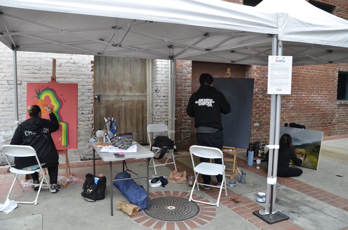 FlowerPepperArt's tweet photo. Thank you, Allison @allisonbamcat for participating in #BoldPas 2018 last Saturday, May 12th on Mercantile Place at @oldpasadena 🙏🏻Everyone enjoyed watching you painting live👍🏻Thank you so much💖 #oldpas #onlyinoldpas #pasadena #art https://t.co/zotELmWIPQ