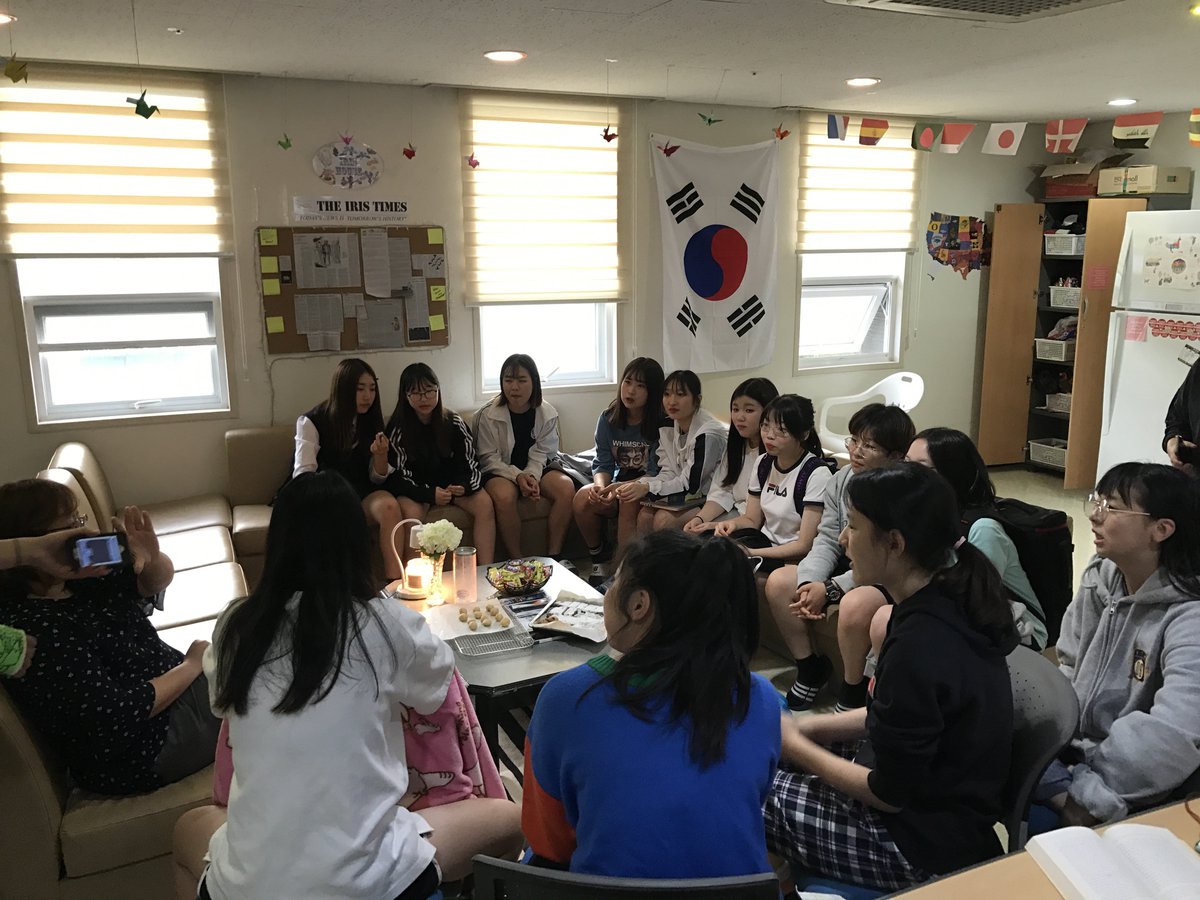 KISJ_Dorms's tweet photo. A very successful grade 8 transition night! An opportunity for #KISJ Class of 2022 dorm students to be introduced to the HS Dorms. https://t.co/cZn2ouyOY2
