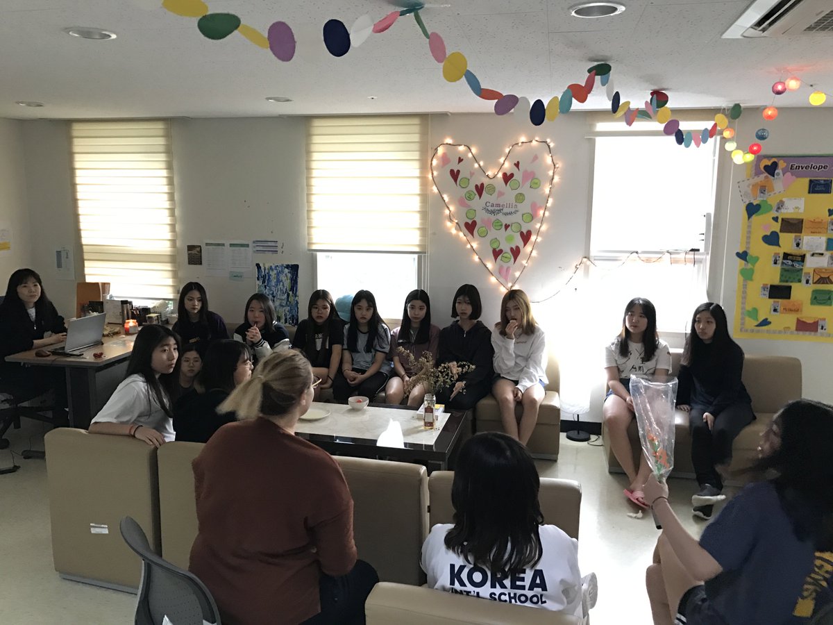 KISJ_Dorms's tweet photo. A very successful grade 8 transition night! An opportunity for #KISJ Class of 2022 dorm students to be introduced to the HS Dorms. https://t.co/cZn2ouyOY2