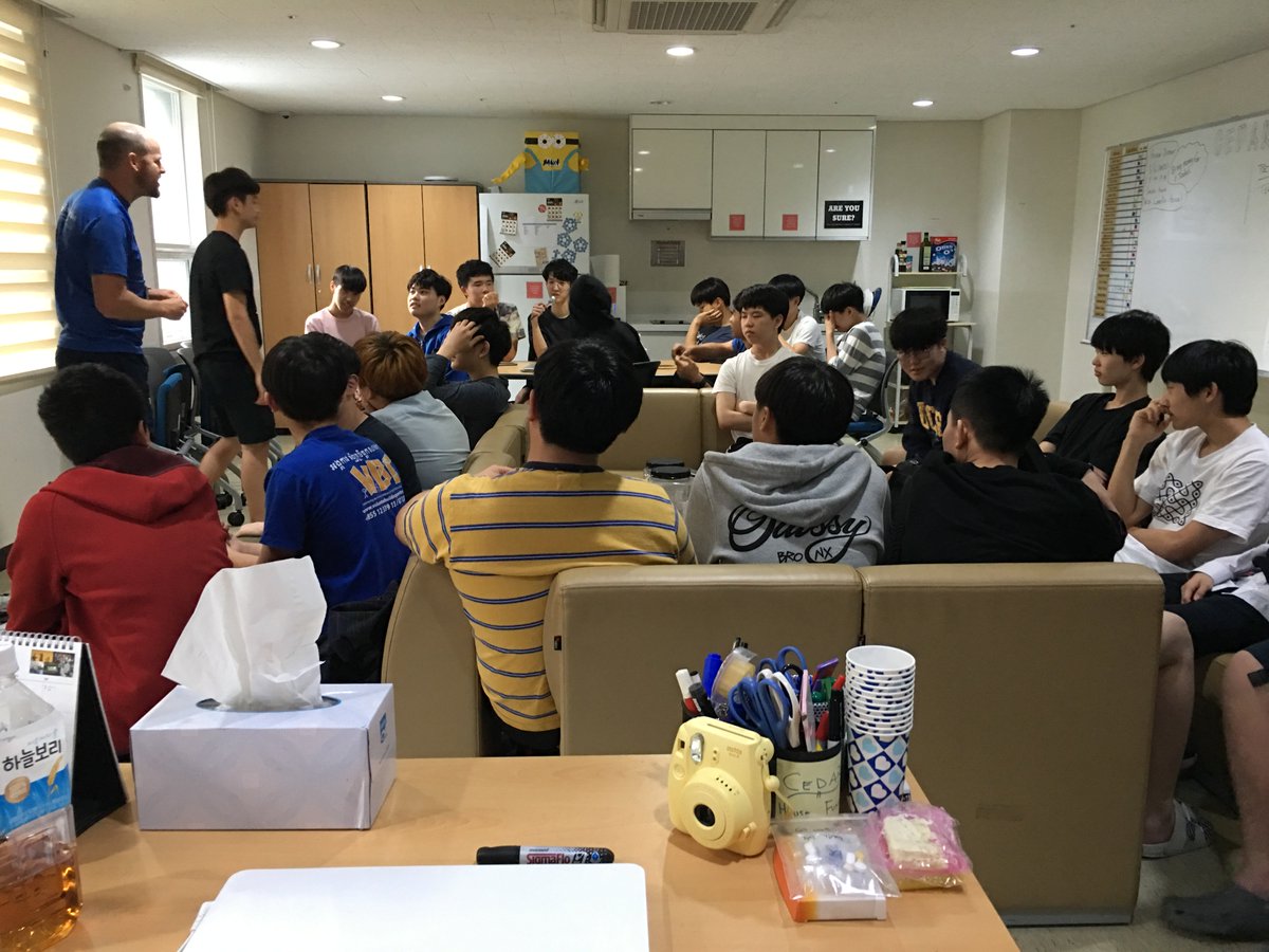 KISJ_Dorms's tweet photo. A very successful grade 8 transition night! An opportunity for #KISJ Class of 2022 dorm students to be introduced to the HS Dorms. https://t.co/cZn2ouyOY2