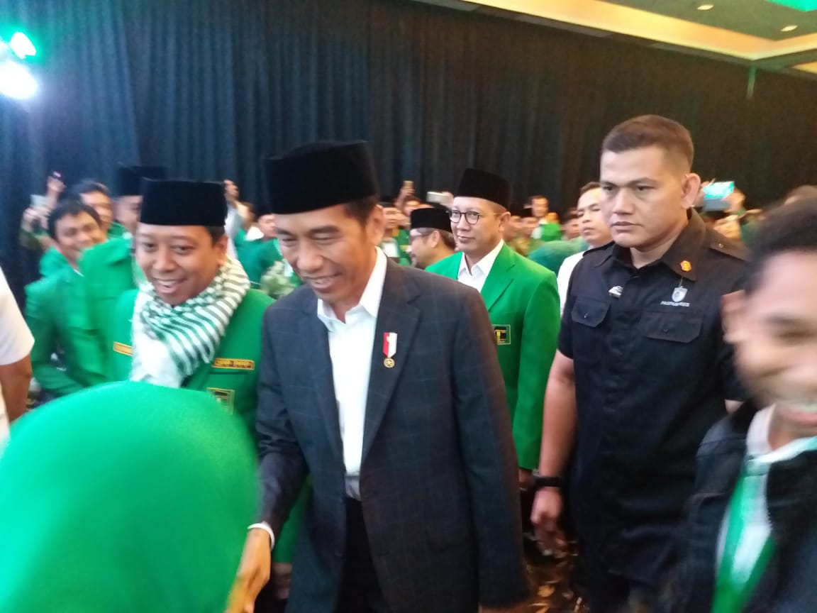 dindaningtyas_'s tweet photo. @jokowi tiba Di arena penutupan workshop nasional amggota dprd ppp Di mercure ancol #P3ForJokowi https://t.co/ZmebugcnY3