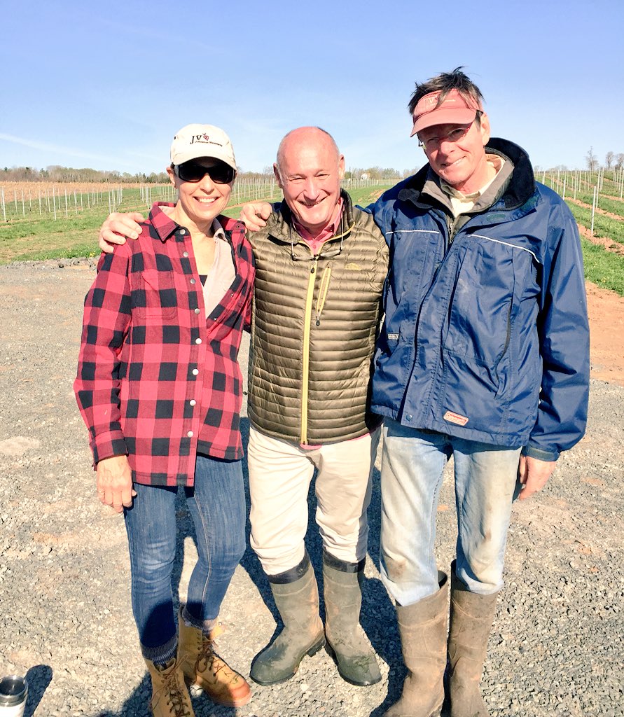 Lovely day for a #JohnstonVineyard visit from <a href="/PeteLuckett/">Pete Luckett</a> @luckettvineyard <a href="/goodvineguy/">Don Johnston</a> <a href="/geenaluckett/">Geena Luckett</a> @mikemainguy @WinesofNS #NSwines