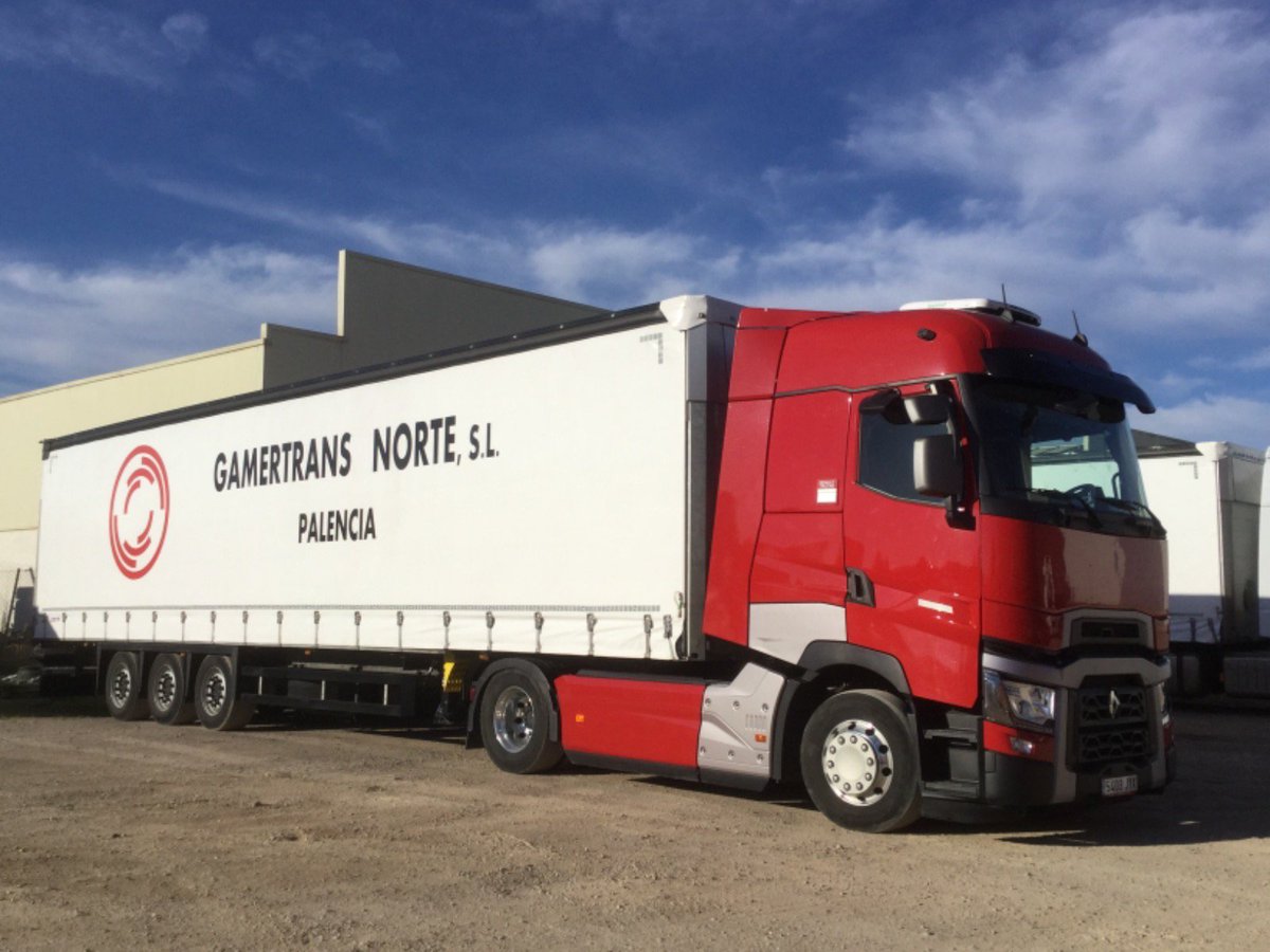 oticg's tweet photo. Ya estamos de vuelta. Con este pedazo de maquinon. Ahora sรญ #loverenaulttruck #maxispace #renaulttrucks #trucker #truckergirl #felizMartes https://t.co/NNSmwM2p8A