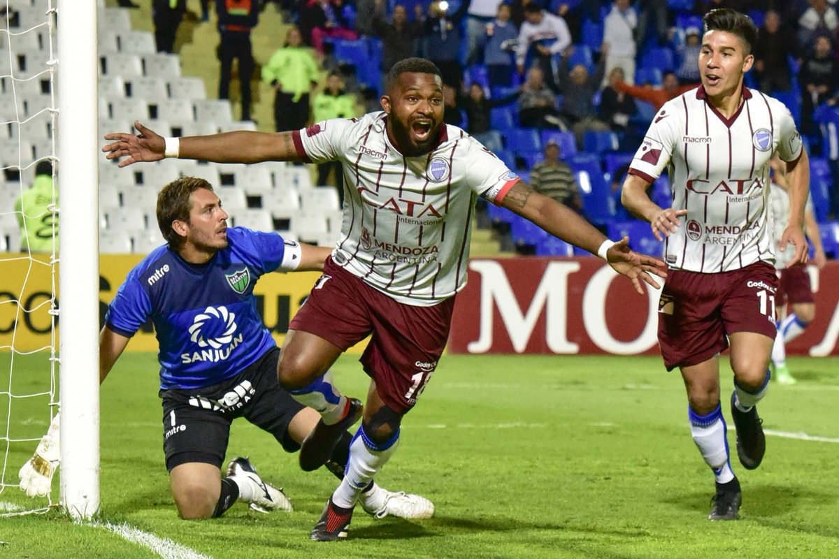 SC_ESPN's tweet photo. ¡Felicitaciones, Morro! Santiago García, con 17 gritos, se coronó como goleador absoluto de la Superliga argentina. https://t.co/gFQn2l0aLc
