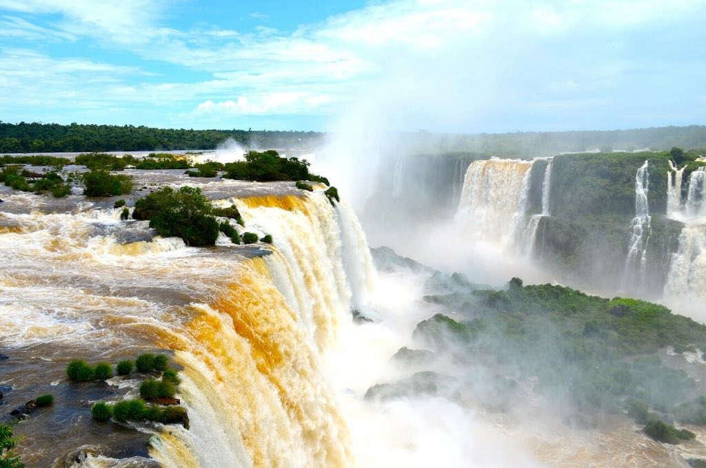_Priyanka03's tweet photo. Here’s a look at 10 reasons to visit #SouthAmerica right now!! via @boutiquestham #travel #traveltips #travellers #Wanderlust #traveladdict 
https://t.co/9S2iEF6jNc https://t.co/JuTOn2w8VJ