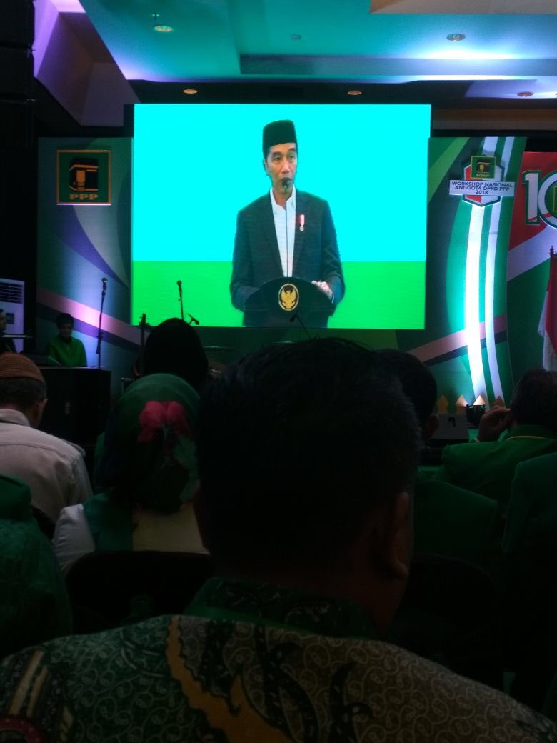 genhejo's tweet photo. Presiden Jokowi hadir pada acara Penutupan Workshop Nasional Anggota DPRD PPP se-Indonesia 
#PPPforJKW
#WorkshopNasionalP3 
#Romahurmuziy https://t.co/LVPrHZ62rq