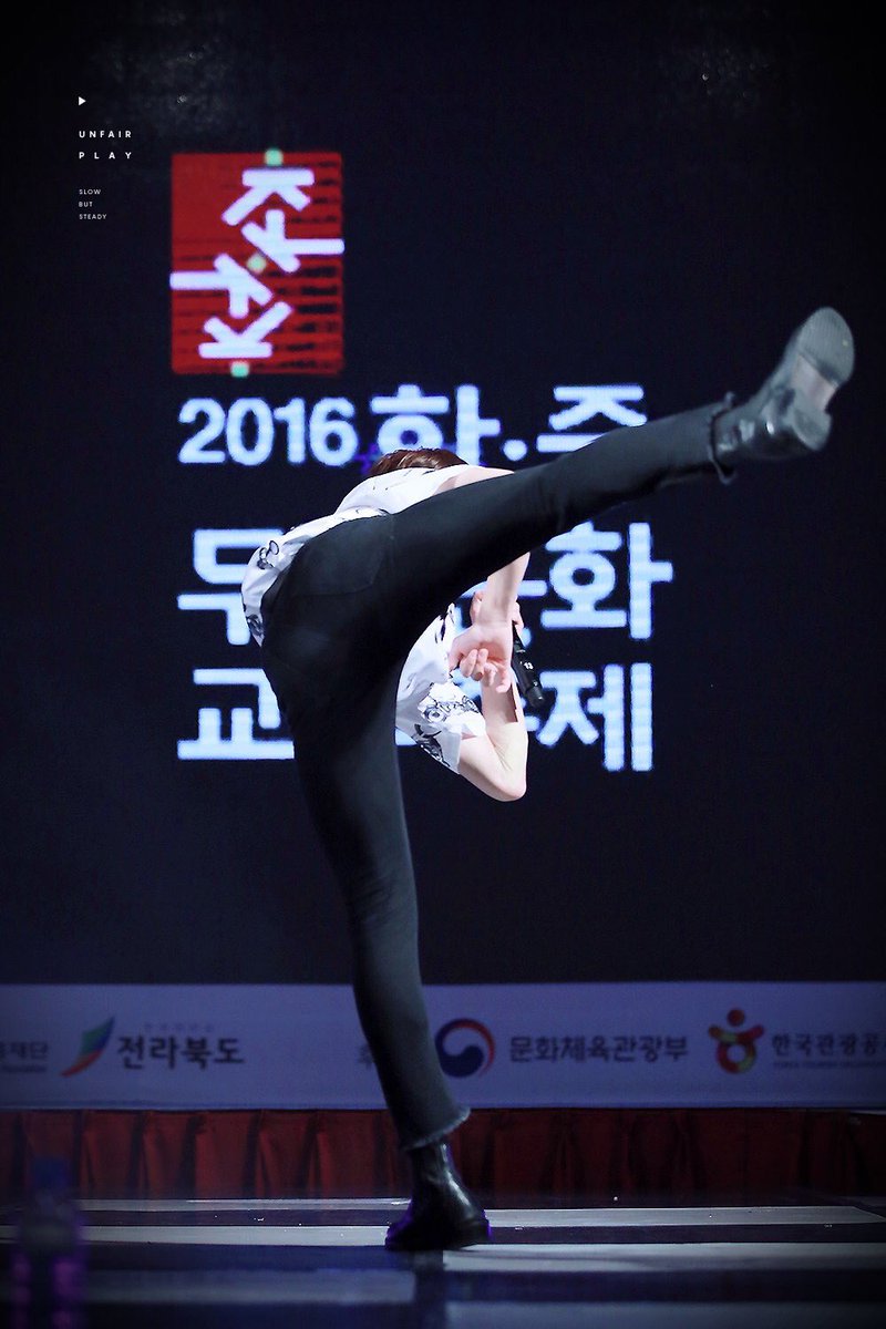 pangbap09's tweet image. แอบหื่นอีกหล่ะ แข็งแกร่งกว่าอาร์มี่ ก็กางเกงจองกุกนี่แหละ ทำไมไม่ขาดดดดด 🙈🙈🙈 @BTS_twt #iVoteBTSBBMAs