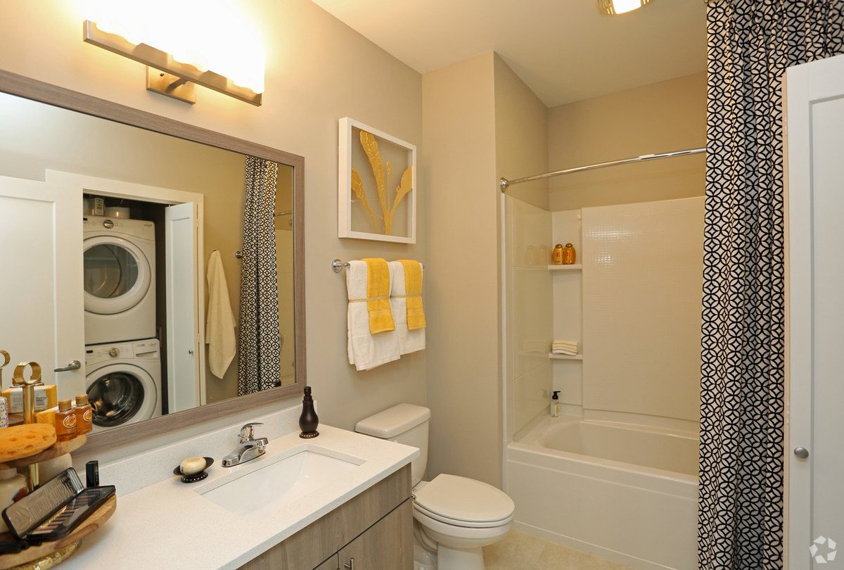 MKERiverHouse's tweet image. Laundry day made convenient. #inunitlaundry #redefiningconvenience #liveyourbestlife #luxuryliving #luxuryapartments #eastside #milwaukee #lovewhereyoulive #laundryday