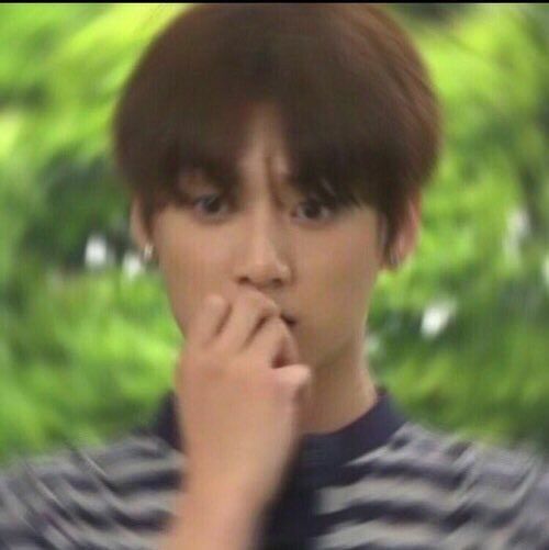 bisantossm's tweet photo. Eu vendo todas as teorias criadas pelas armys no twitter e percebendo que todas fazem sentido.
#iVoteBTSBBMAs @BTS_twt https://t.co/o6CY3fuQ95
