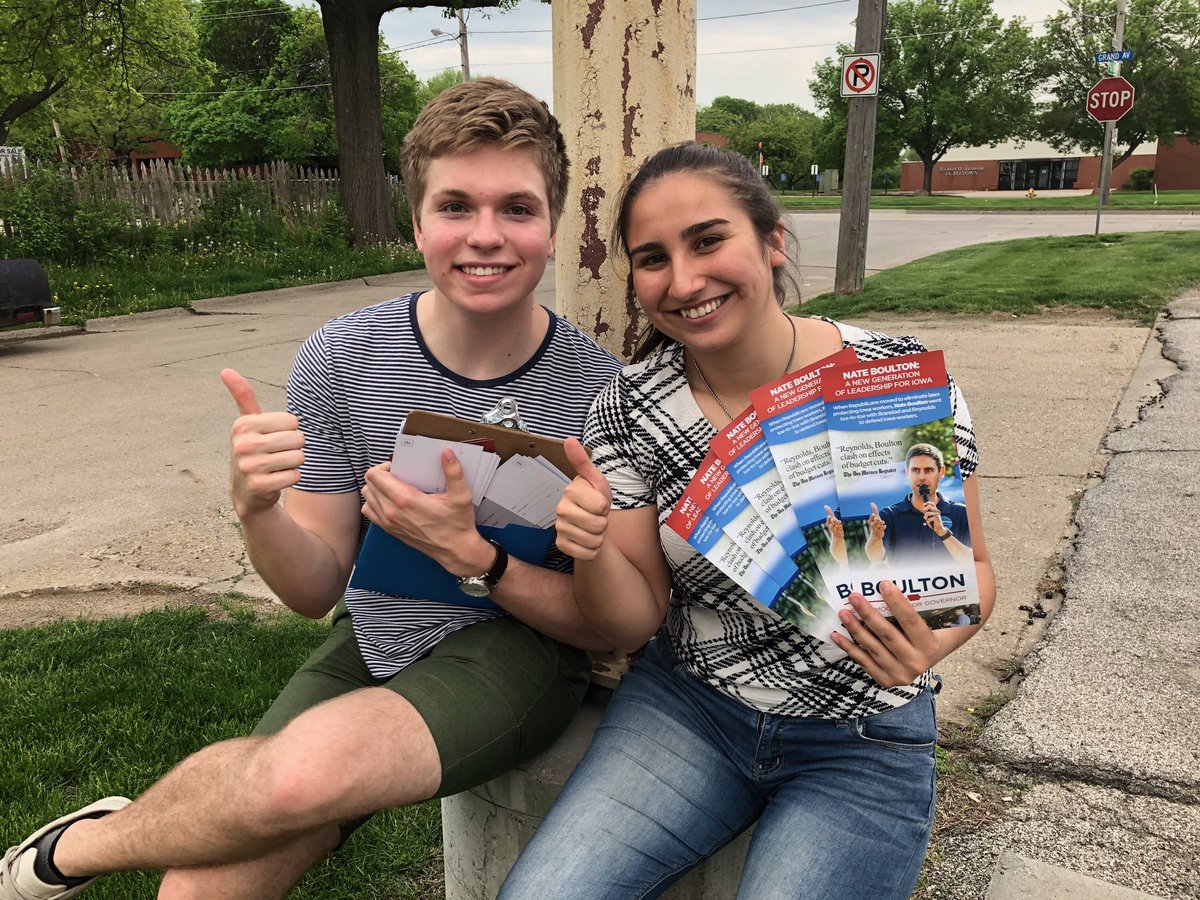 studentsfornate's tweet photo. Students are fired up to knock doors for Nate! #RunwithNate #iagov https://t.co/WSpI7xbuRa