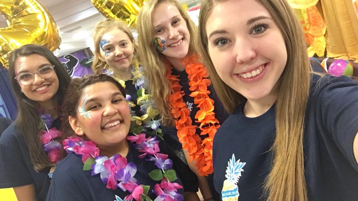 laurenkucera's tweet photo. aloha college 🌺🤩 #gradsafe https://t.co/pTzvgc9RRJ