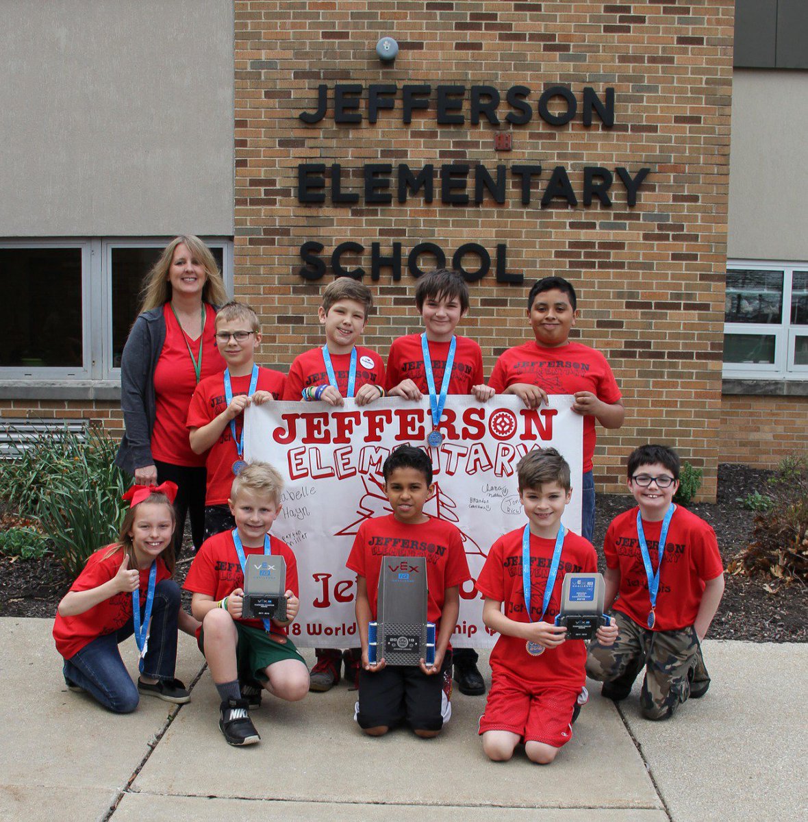 JeffersonPCSC's tweet photo. Our Jefferson Jet-iRobots team had an impressive season - making it all the way to the VEX IQ World Championship in Louisville, KY.  Thank you to our coaches, parents, families, school staff, PTO, &amp; community businesses for their support. 👏 #PCSCweCARE

https://t.co/F5TE6deBsZ https://t.co/9bdegYHKT9