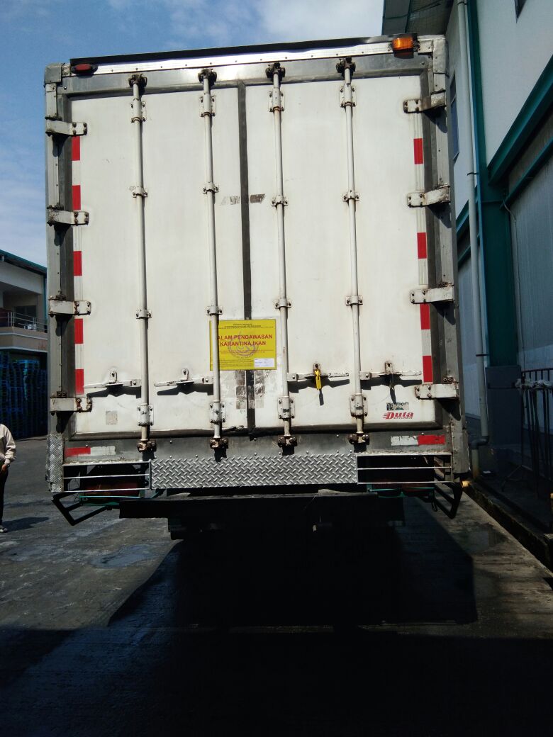 WilkerBenoa's tweet photo. 15/05 #OneHealthKIPM   Stuffing Hasil Perikanan tujuan China via surabaya di Pelabuhan Benoa  @bkipmdenpasar @HumasBKIPM @rinajanwar2201 
PT. Bandar Nelayan, komoditi Frozen Squid , 3 Thermoking🚛 https://t.co/wvRLKgouOa