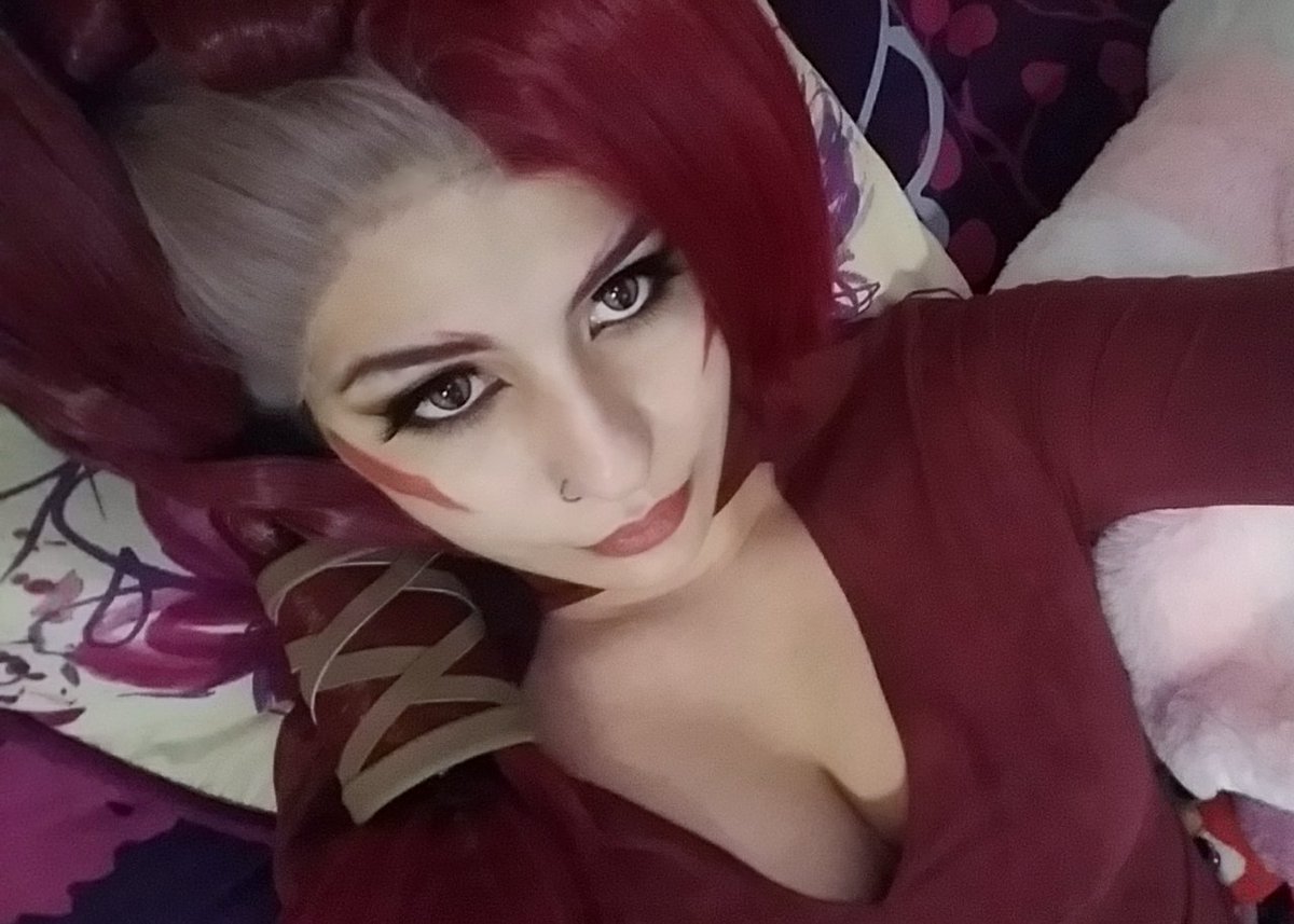 FeatheryRebel's tweet photo. // I have become one with my muse and main- 

Might delete later idk https://t.co/4VFgRhL8P4