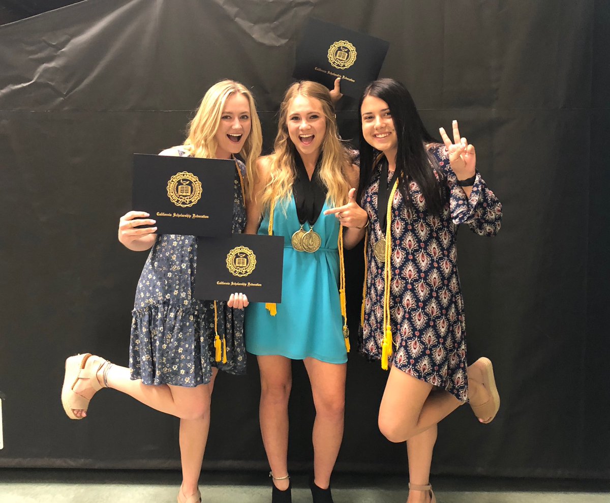 paitenharlow's tweet photo. next time you see us in heels will be graduation #donotfall 🎓🌟💚🏅 https://t.co/kPo2x1Dr91