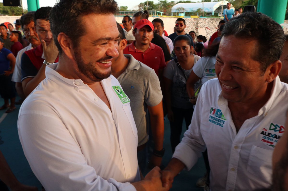 PVEMOPB's tweet photo. Esta tarde por indicaciones de nuestro líder Estatal el Dip. @josedelapena12, asistió @IsraHdez74 en representación del CEN y el CDE del #PVEM para refrendar el total apoyo y respaldo al candidato @Alex_ZetinaA a la Presidencia Municipal de #Bacalar. https://t.co/K8pGuTfF7e